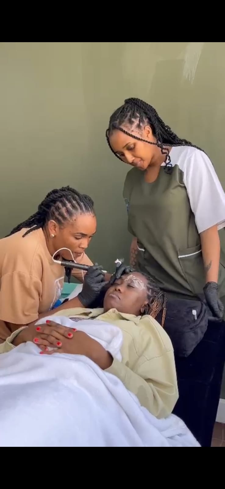Permanent makeup training at Melaki Academy